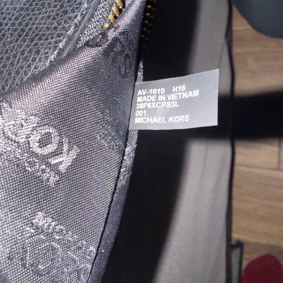 Michael Kors Saffiano Medium Dome Black leather - Picture 6 of 8